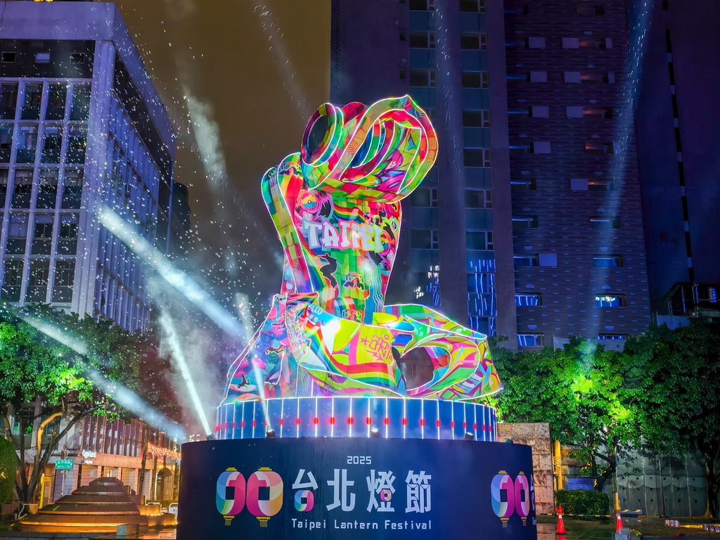 主燈「福蛇豆豆」。(圖片來源：臺北市政府觀光傳播局)