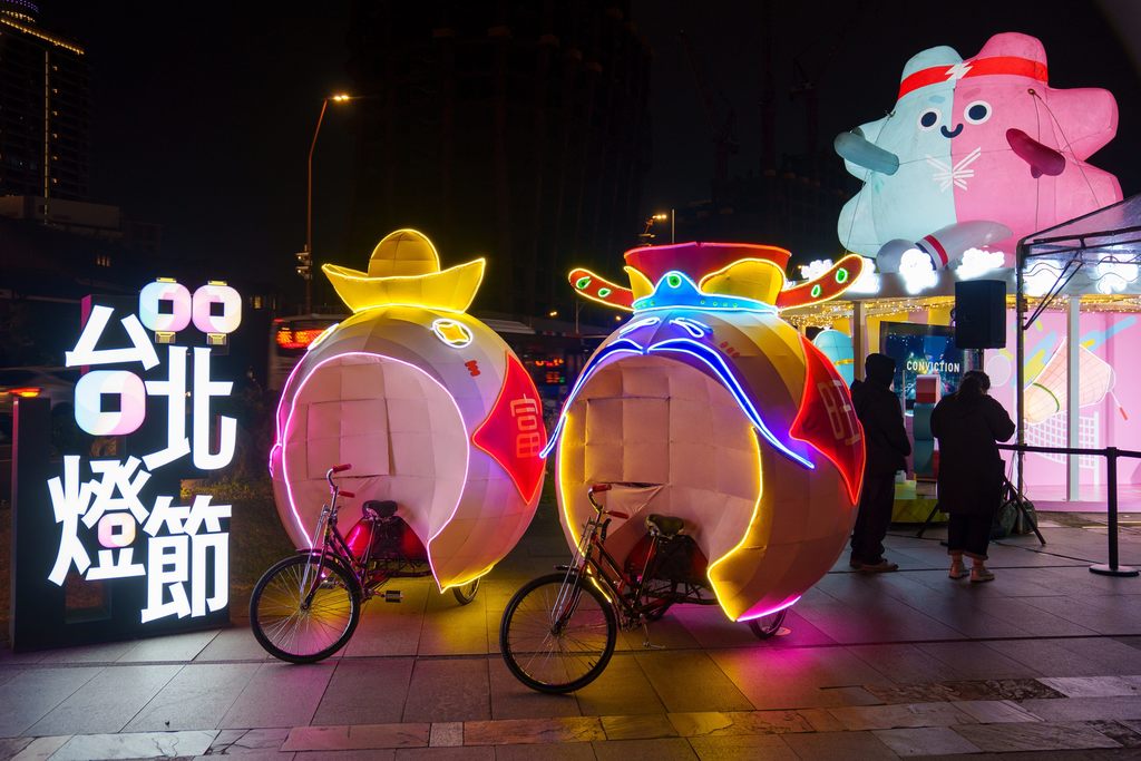「活力壯寶」燈飾展現臺北運動城市的熱情與活力，於台北燈節北門展區展出至2月16日。(圖片來源：臺北市政府觀光傳播局)
