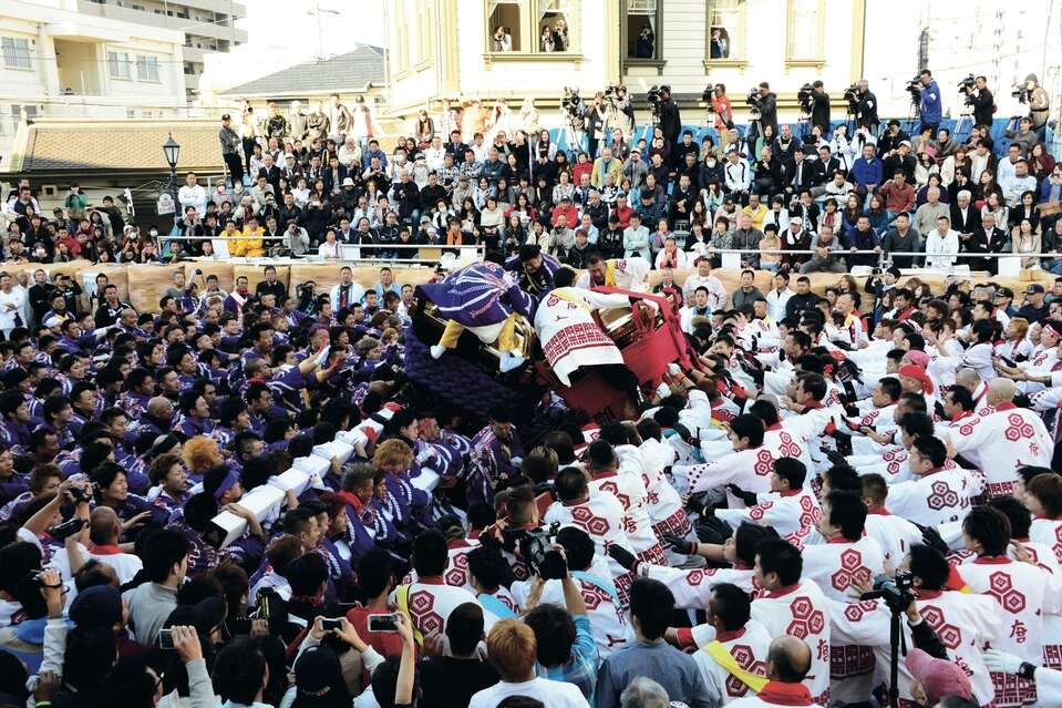 北小唐人大神轿连合会(左)与小唐人大神轿(右)将带来精彩的撞轿演出