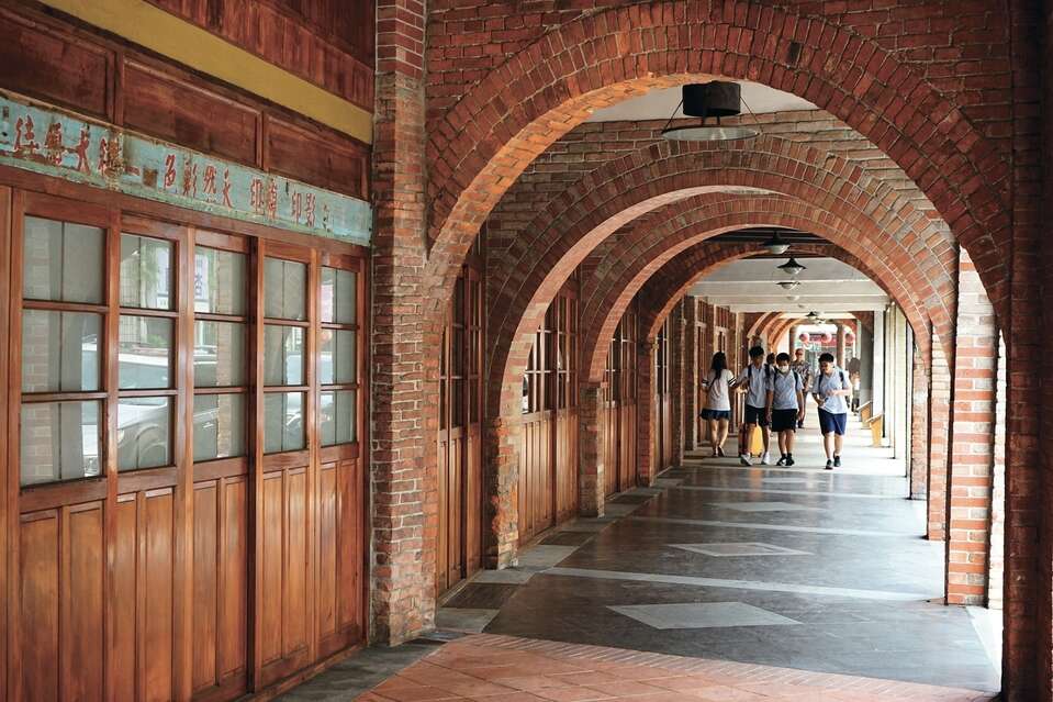 剥皮寮街区保留老台北的建筑风华。