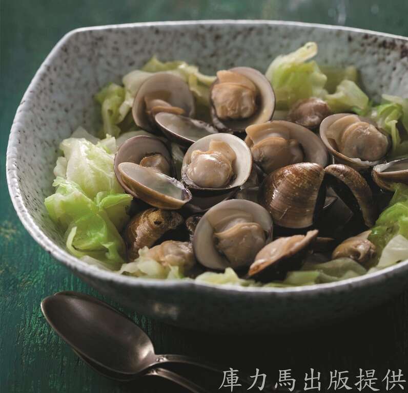结合海味的「蛤蜊高丽菜」，作法简单却很可口