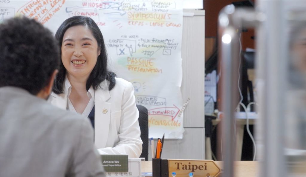 《TAIPEI 台北．台北》商务篇介绍台北设有「台北市投资服务办公室(ITO)」，提供外国人一站式专人投资服务。(图片来源：台北市政府观光传播局)