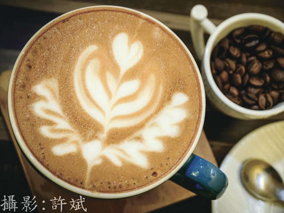 昇昇数十年自家烘焙的咖啡豆是镇店招牌。 