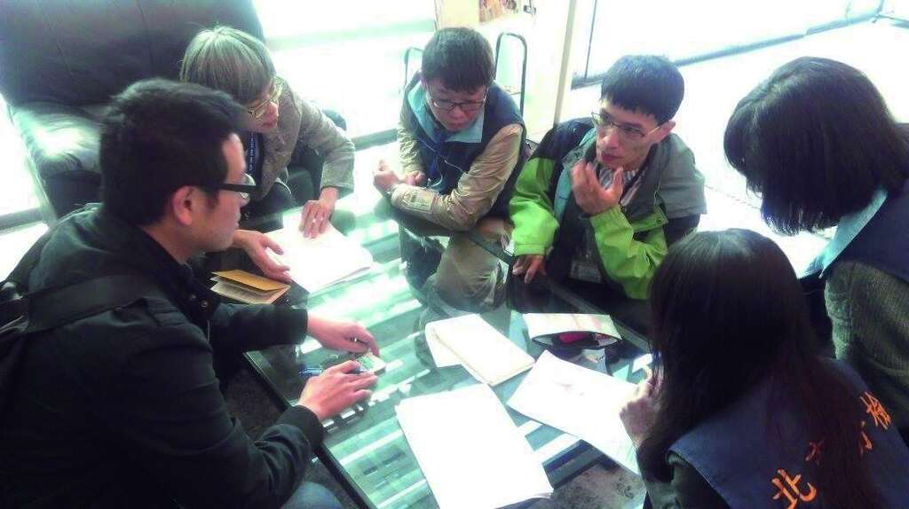 台北市政府劳动局派员执行劳动条件检查情形