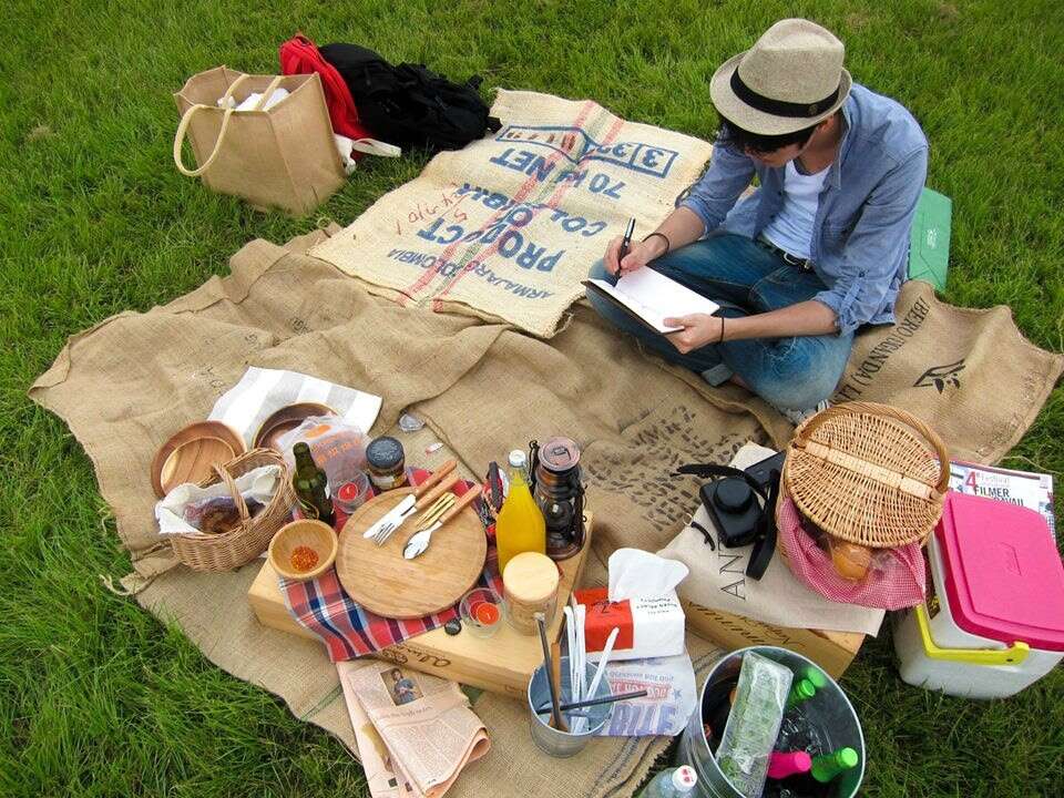 放下手机吧，现在最夯的是出外野餐