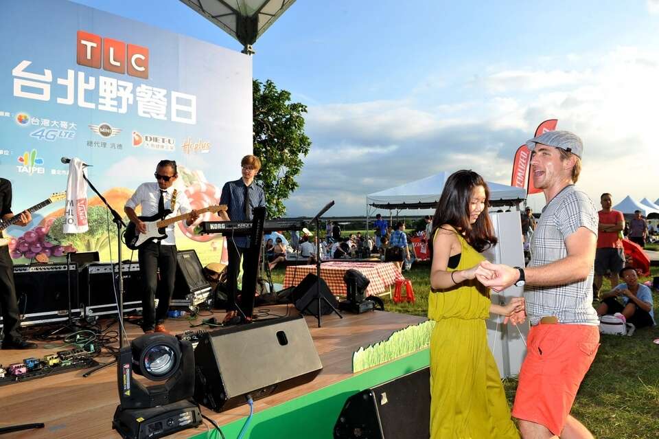 舞台表演毫不冷场