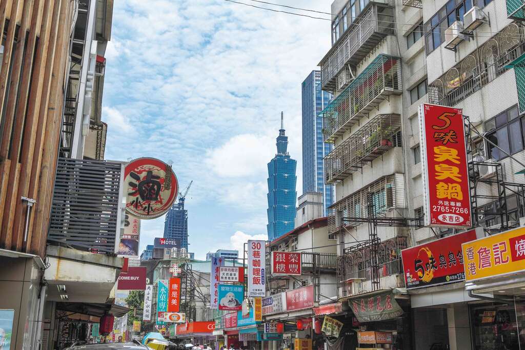▲永吉路30巷美食店家林立，不仅具有多元风味，且经济实惠。（李庭欢摄）