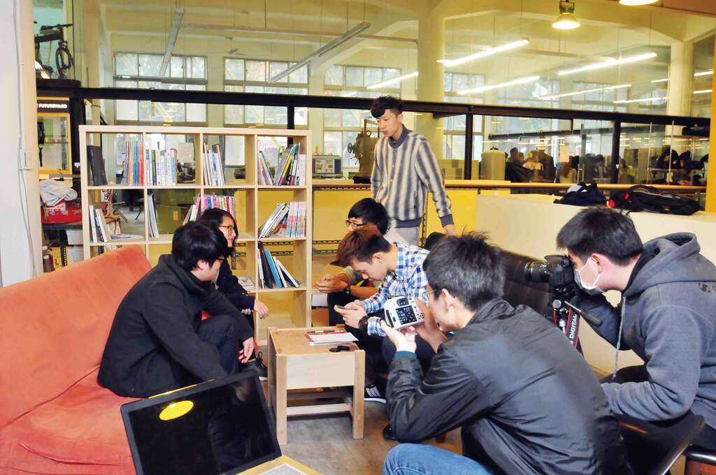 在创客空间中，透过跨领域的交流，将为创业者带来更多的创新想法