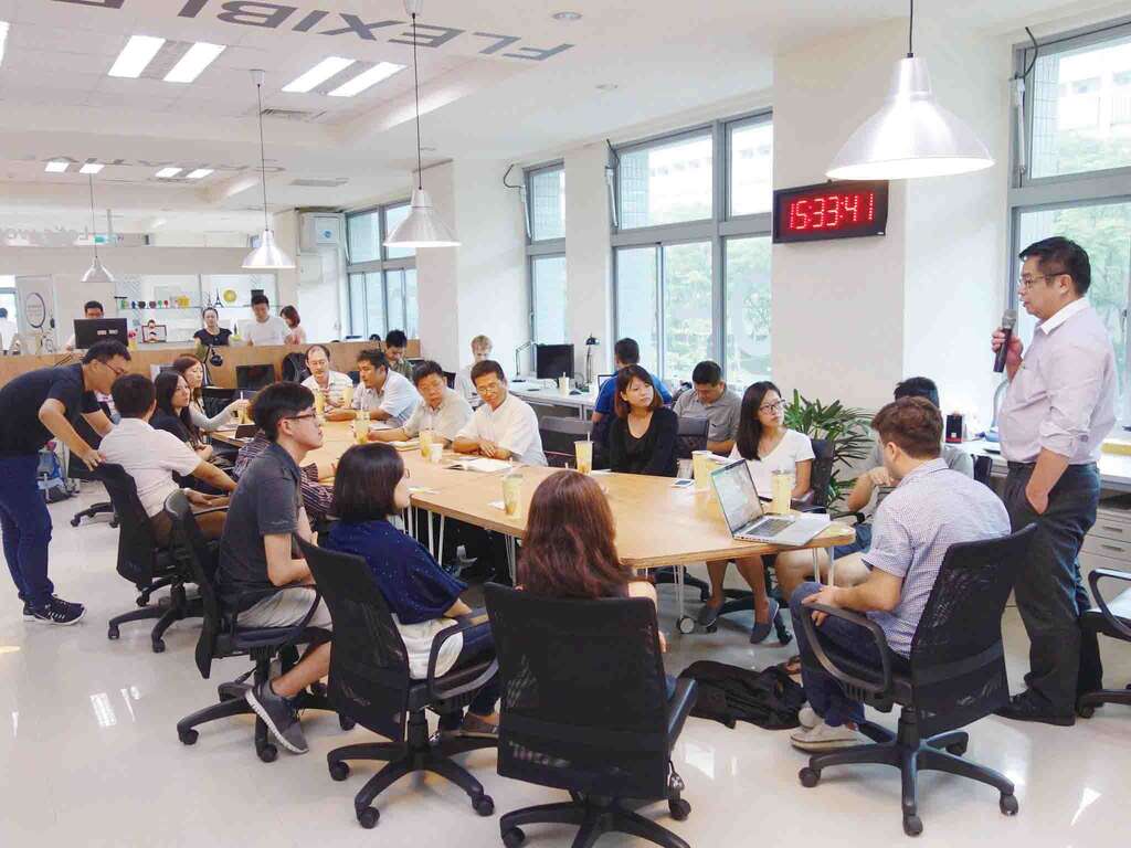 台北创新实验室以现代工业风的空间设计，营造年轻有活力的工作空间。（李庭欢摄）