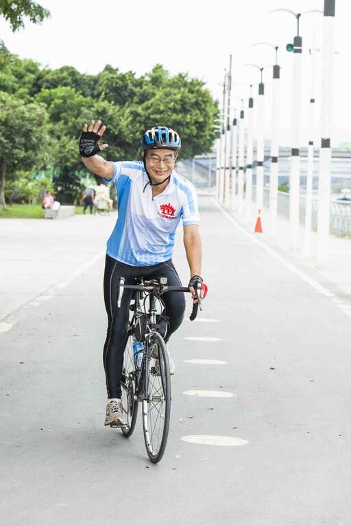 汪德根爺爺退休後，終於實現騎單車環島的夢想。（李庭歡攝）