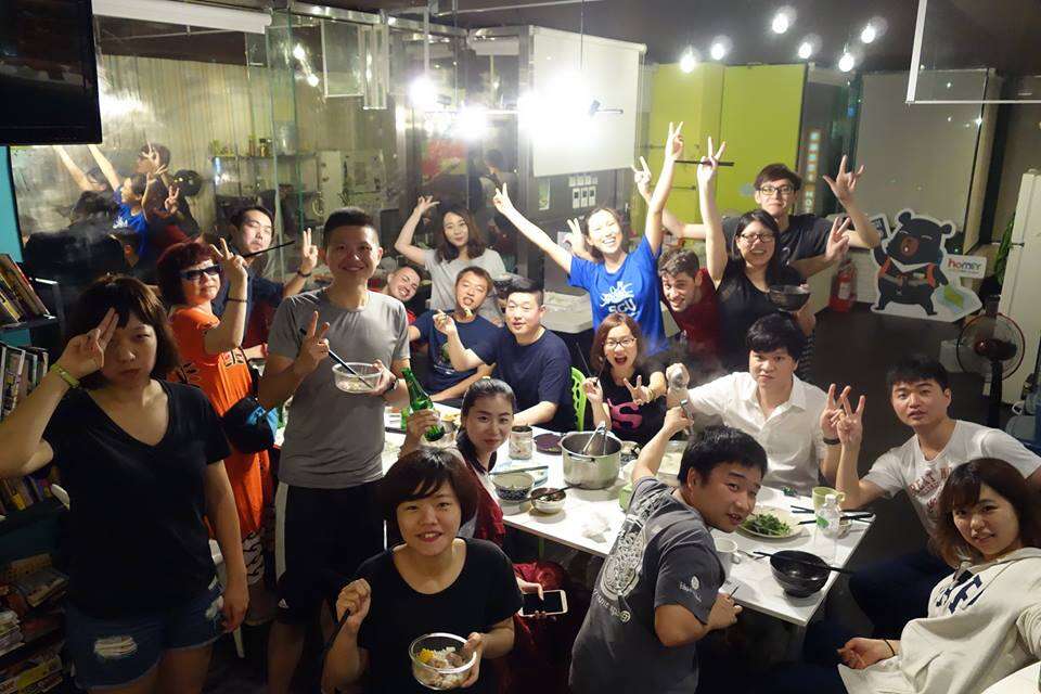 旅馆业者办理煮火锅活动，体验台湾美食文化