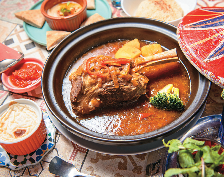 炖羊膝陶锅料理P24-27 食旅 -1
