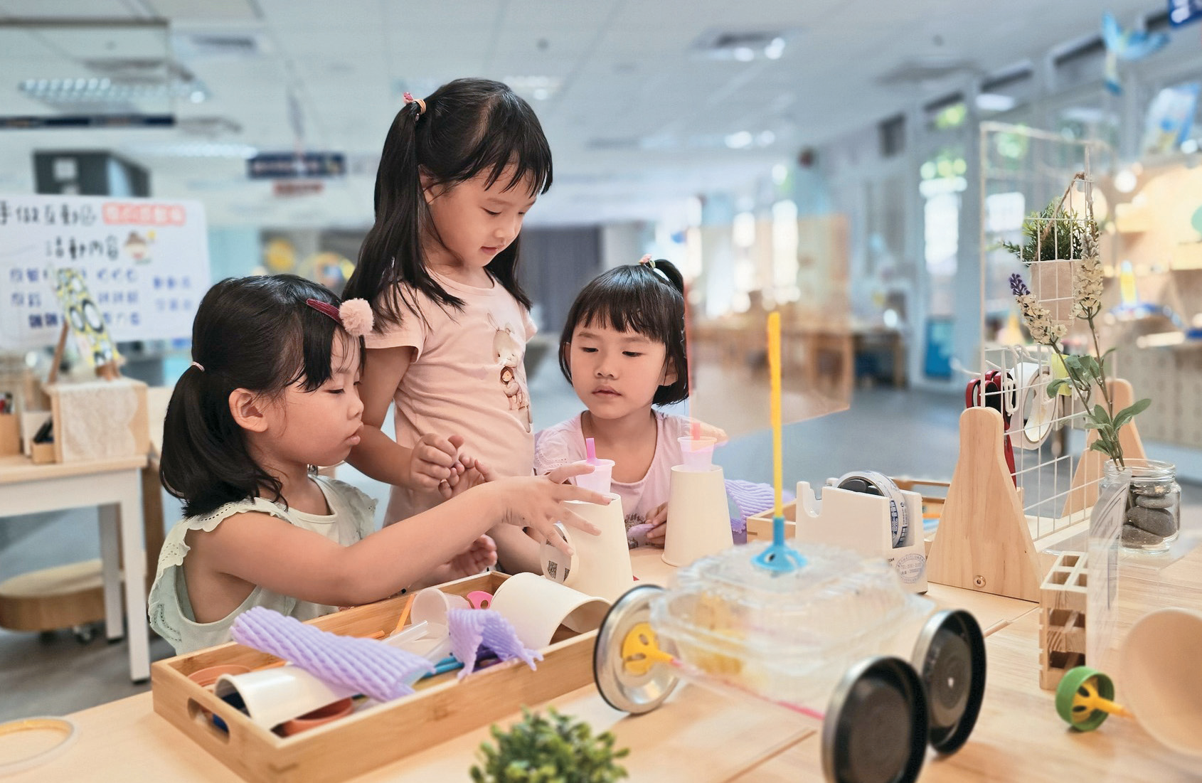 STEAM教育让幼儿透过手作体验、玩游戏等方式探索科学概念。P38-41_台北新日常_科技跨域教育 -2@台北市教育局