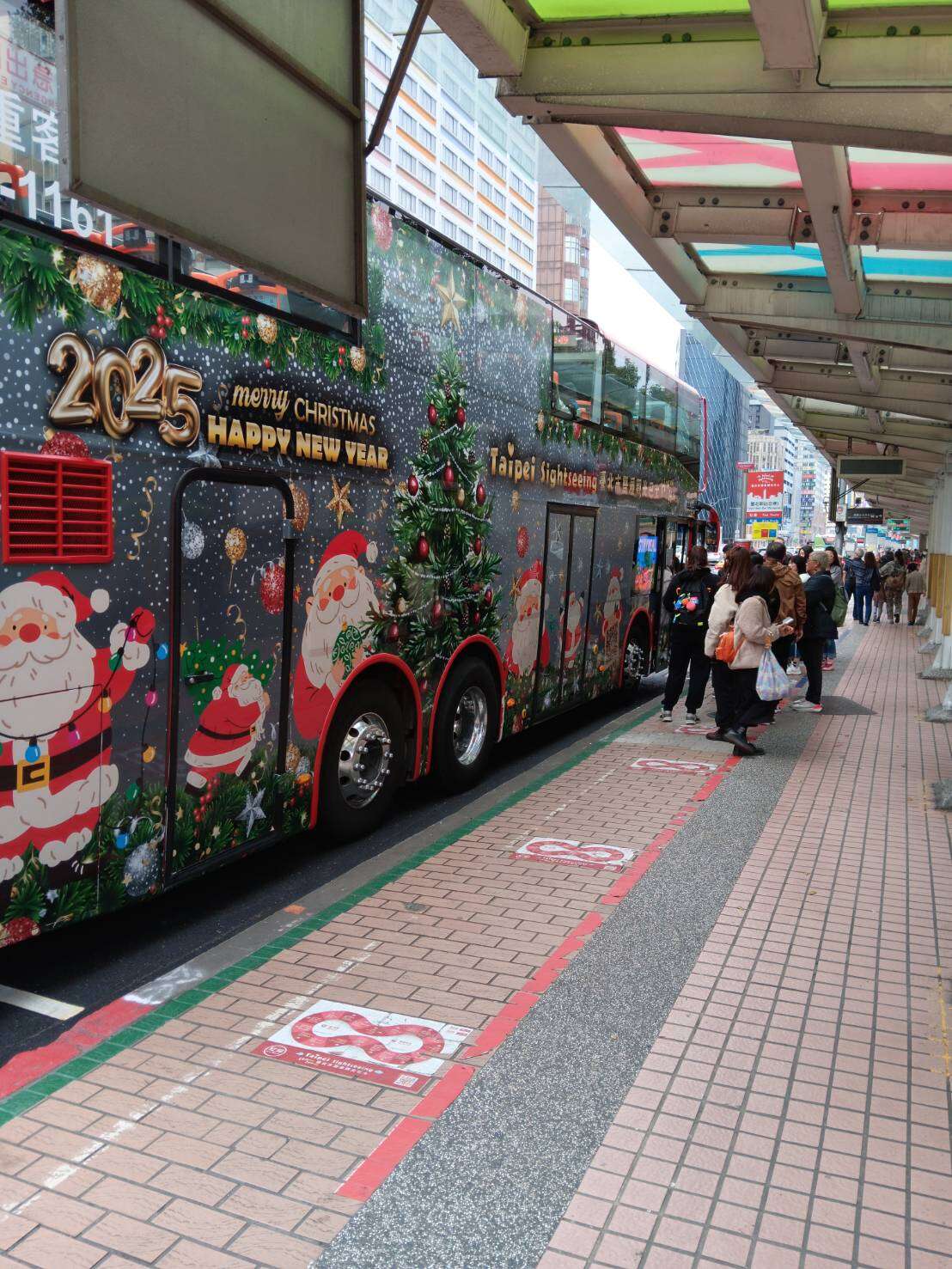 台北市「二階建て観光バス」で最も魅力的な夜市「寧夏夜市」を探索！