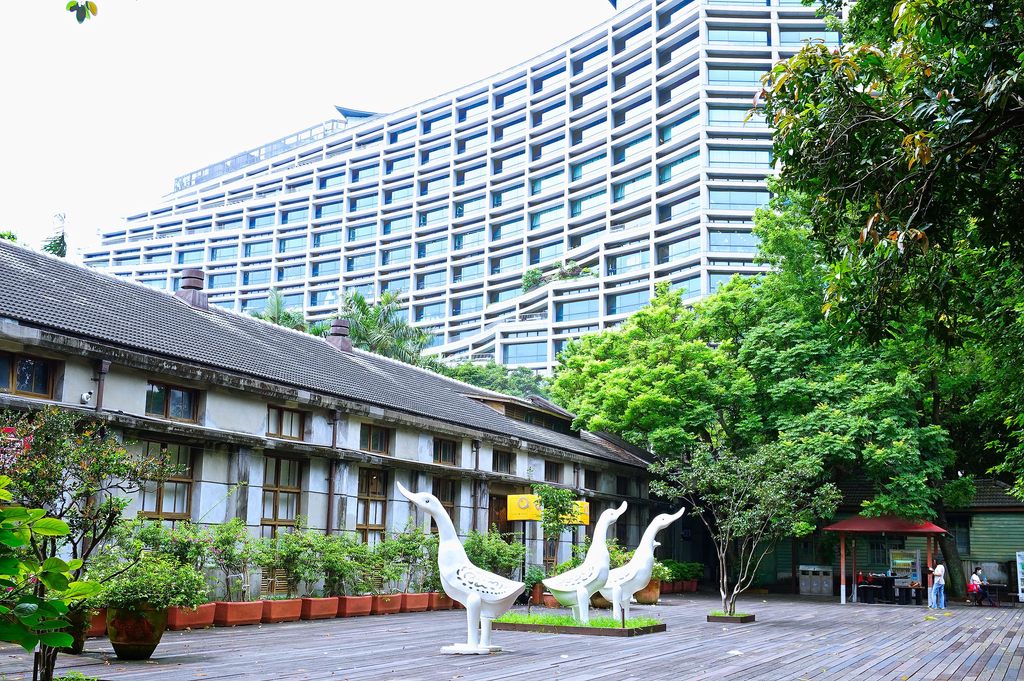 來大巨蛋聽演唱會可順遊松山文創園區，前身為松山菸廠，古蹟建築優美，展覽多元。(圖片來源：臺北市政府觀光傳播局)
