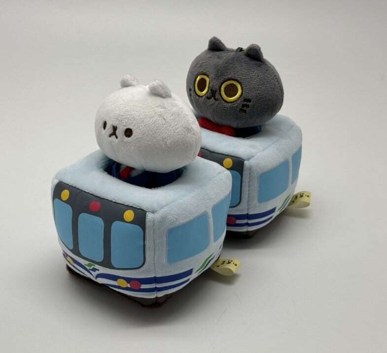 「吾輩」與「探戈」坐在捷運列車上帥氣出巡(圖片來源：臺北大眾捷運股份有限公司)