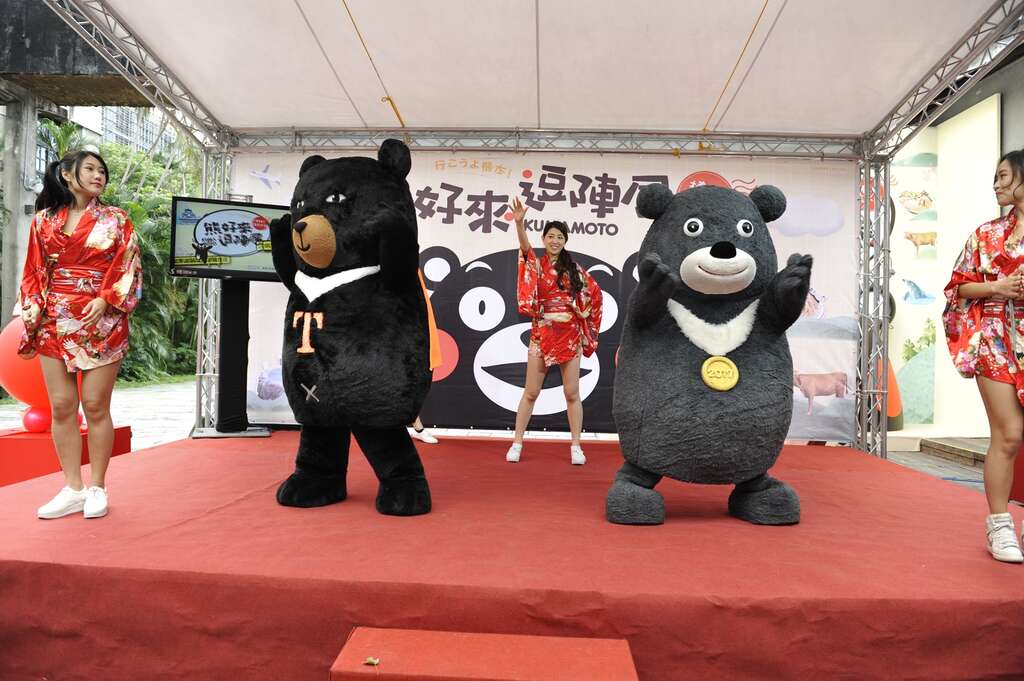 「熊赞Bravo」邀请好朋友「喔熊」一同表演，展现精彩舞技！