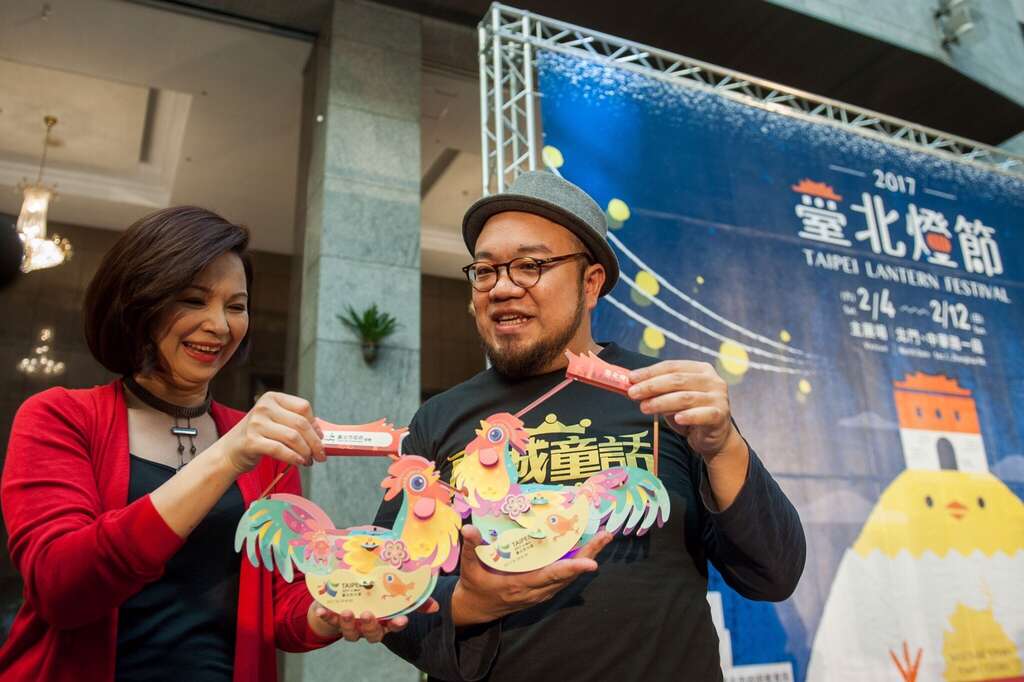 金马影后杨贵媚及导演叶天伦热情讨论鸡年小提灯