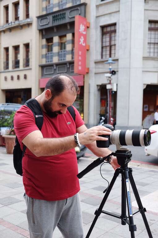 土耳其导演走访大稻埕地区，对当地充满传统风味的历史建物感到惊艳