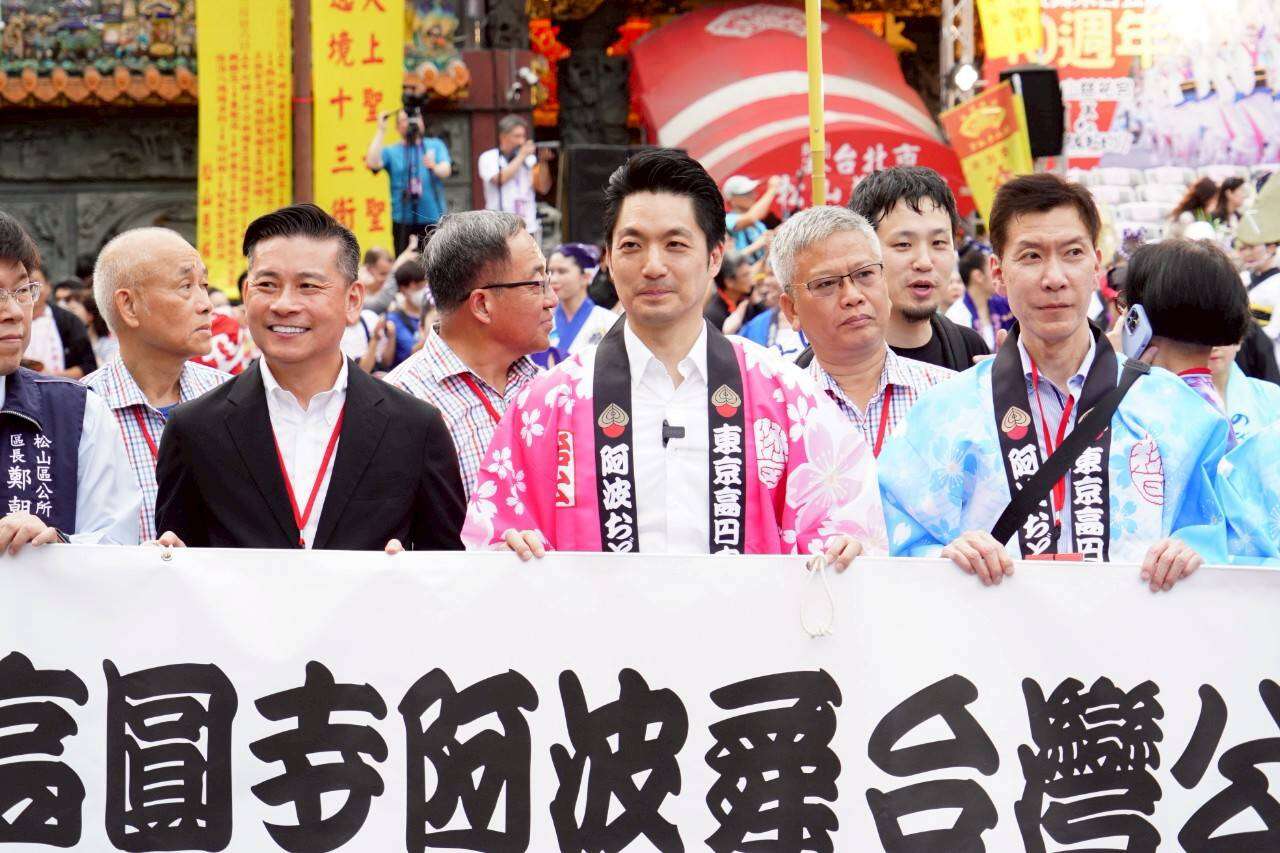 臺北市長蔣萬安4月18日傍晚出席公演開幕活動，高度肯定松山慈祐宮搭建起臺日文化友誼橋梁(圖片來源：臺北市政府秘書處媒體事務組)