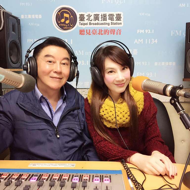 补教名师搭档主持(右)陈子璇老师(左)高国华老师