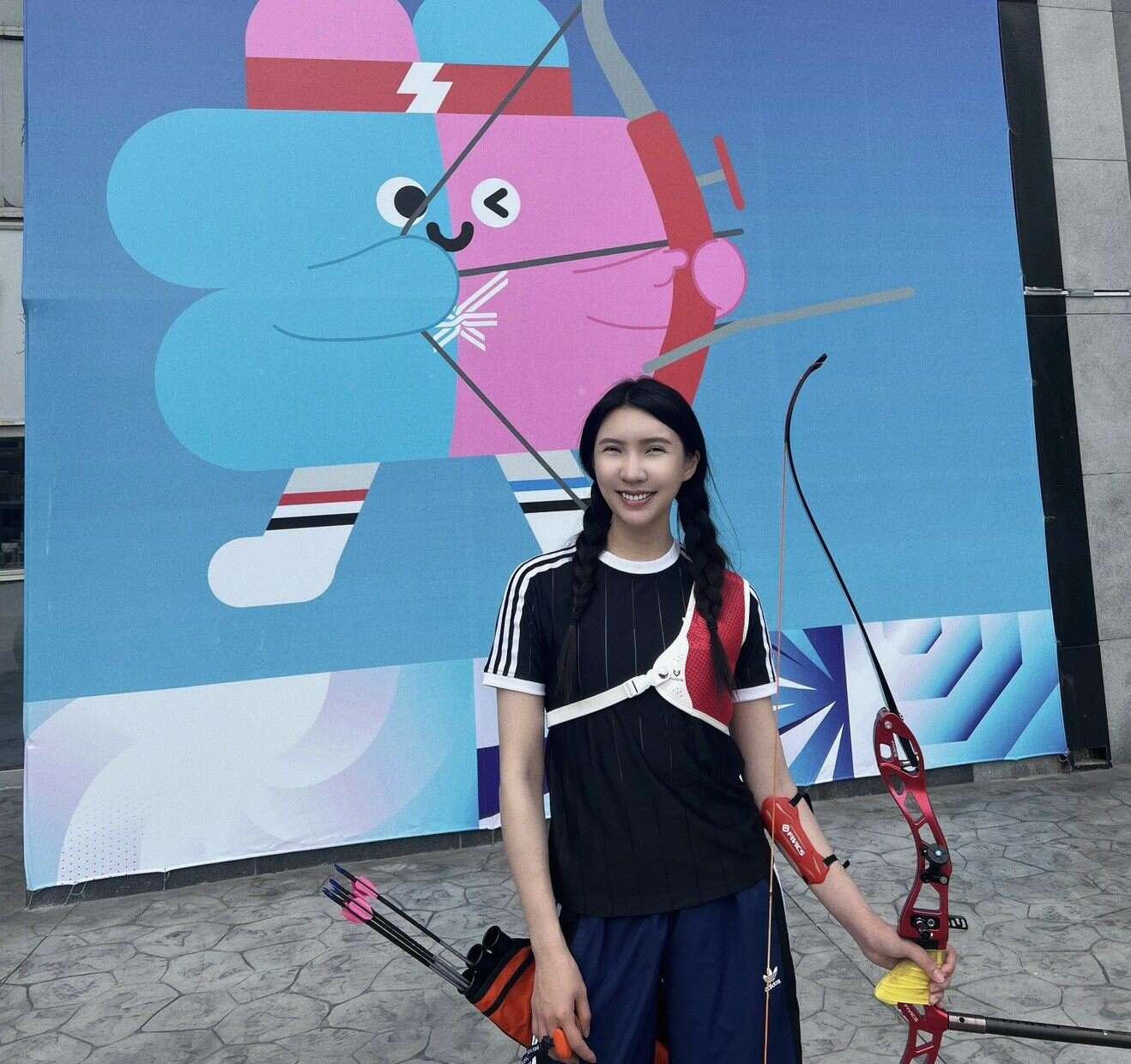 艺人选手田依甯备战反曲弓箭项目(图片来源：台北市政府观光传播局)