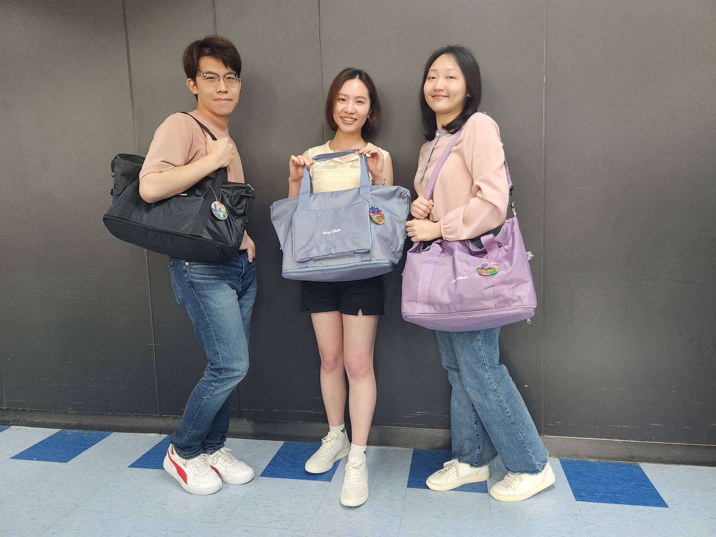 时尚有型的EASY WALK漫游包(图片来源：台北市政府民政局)