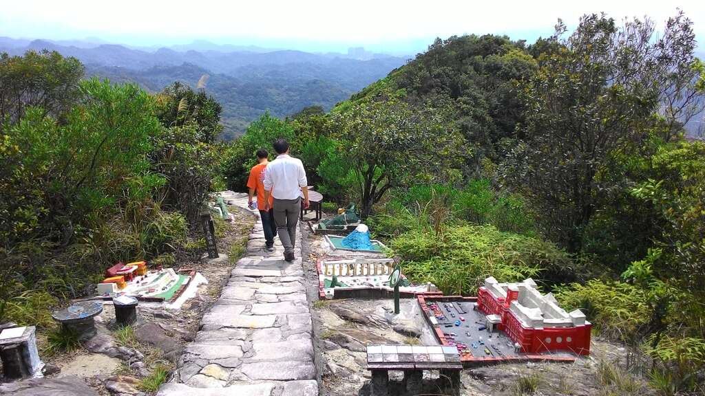 鯉魚山步道小人國模型造景
