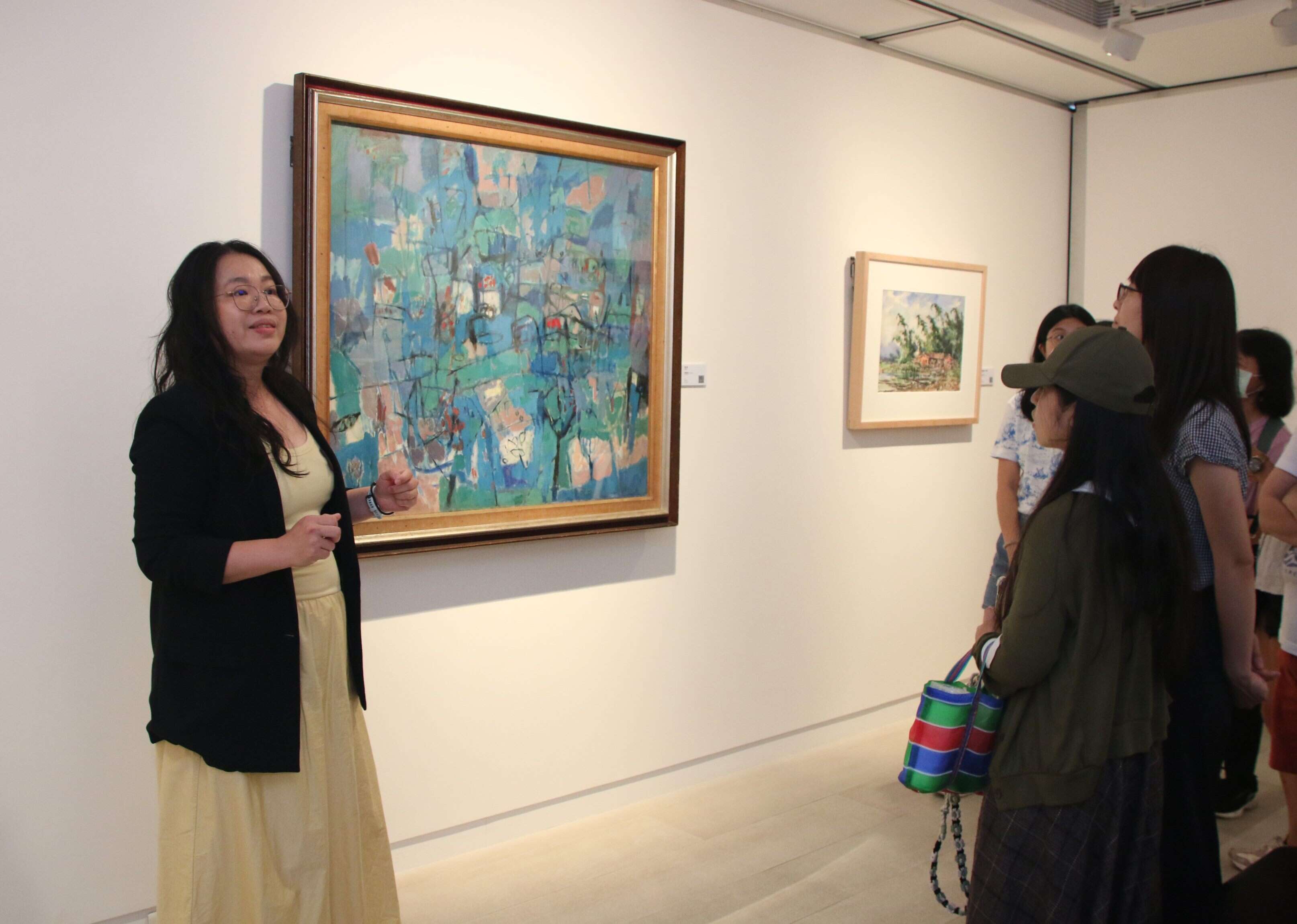 顺益台湾美术馆典藏展导览活动(图片来源：台北市政府文化局)
