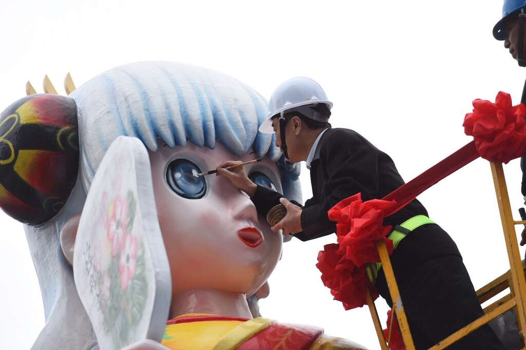 台北ランタンフェスティバルに 高さ8メートルの林默娘のフロート車 イベントの成功、市民の平安を見守る