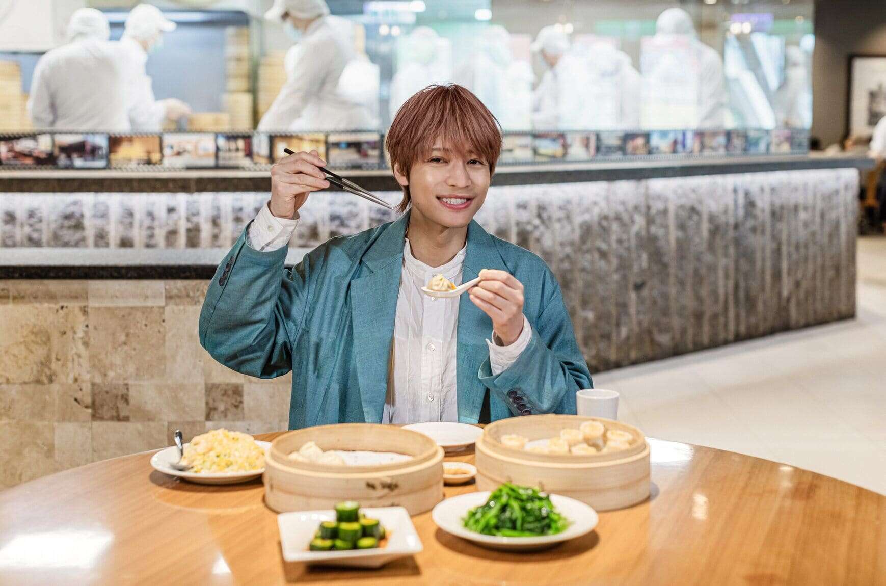 中间淳太相当喜爱小笼包，也很推荐排骨炒饭。(图片来源：台北市政府观光传播局)