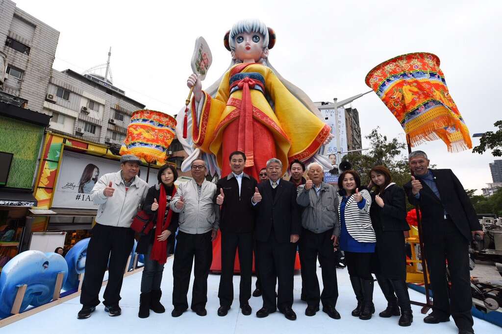 Eye-dotting ceremony for eight-meter tall Matsu float