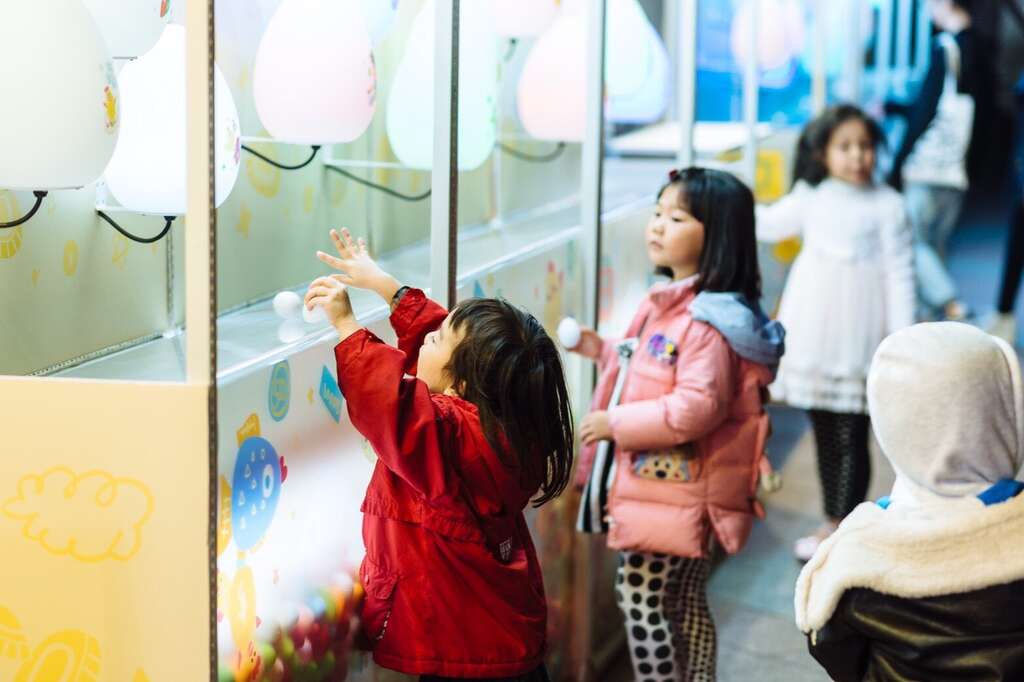 投下代表希望的彩蛋，彩蛋墙就会闪闪发光