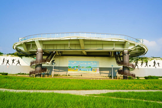 迪化運動公園跨堤景觀