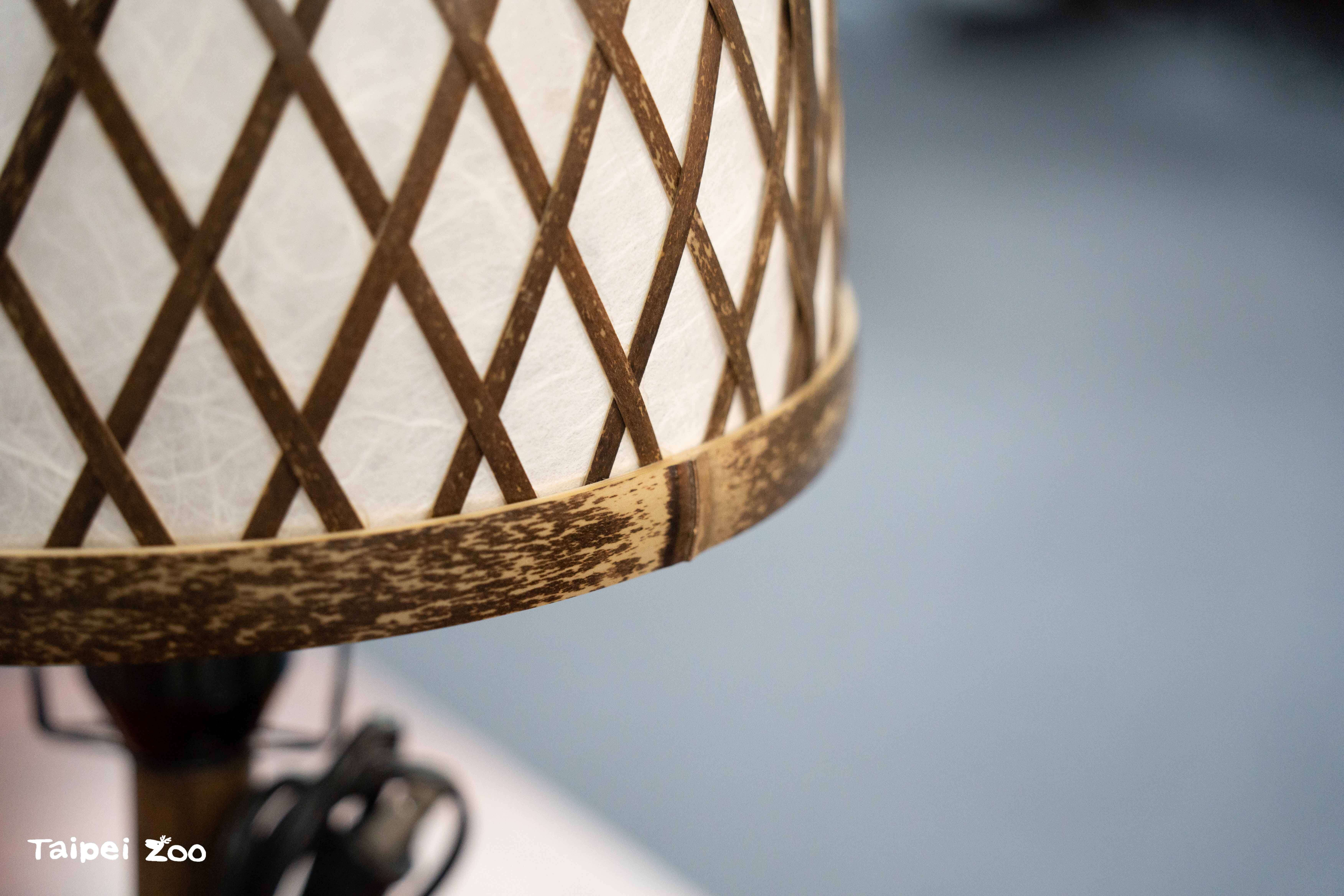 Noichi Zoo gifted a handcrafted bamboo lantern made from striped bamboo grown in Kōchi Prefecture and traditional Tosa washi paper