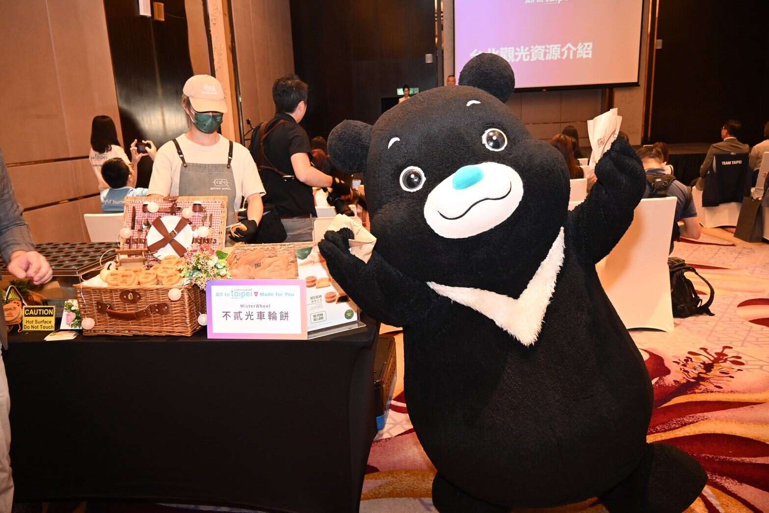 臺北吉祥物「熊讚」驚喜現身開場演出，炒熱活動氣氛(圖片來源：臺北市政府觀光傳播局)