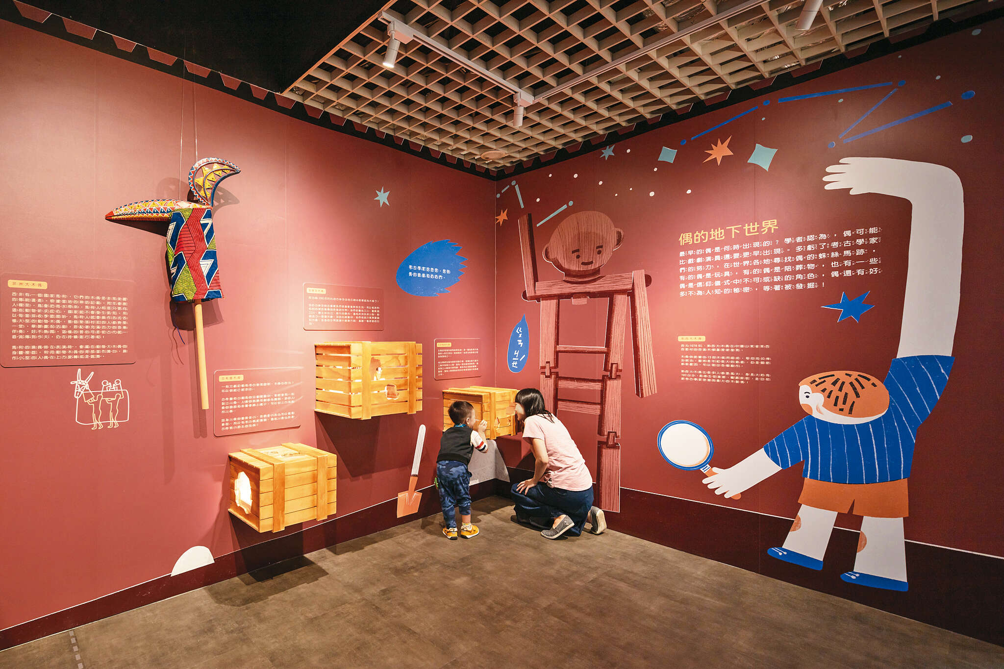 P20-23 漫游-3 台北偶戏馆常设展「小小偶・大世界」，邀请大小朋友走入有趣的偶戏世界。（图／丰宇影像）