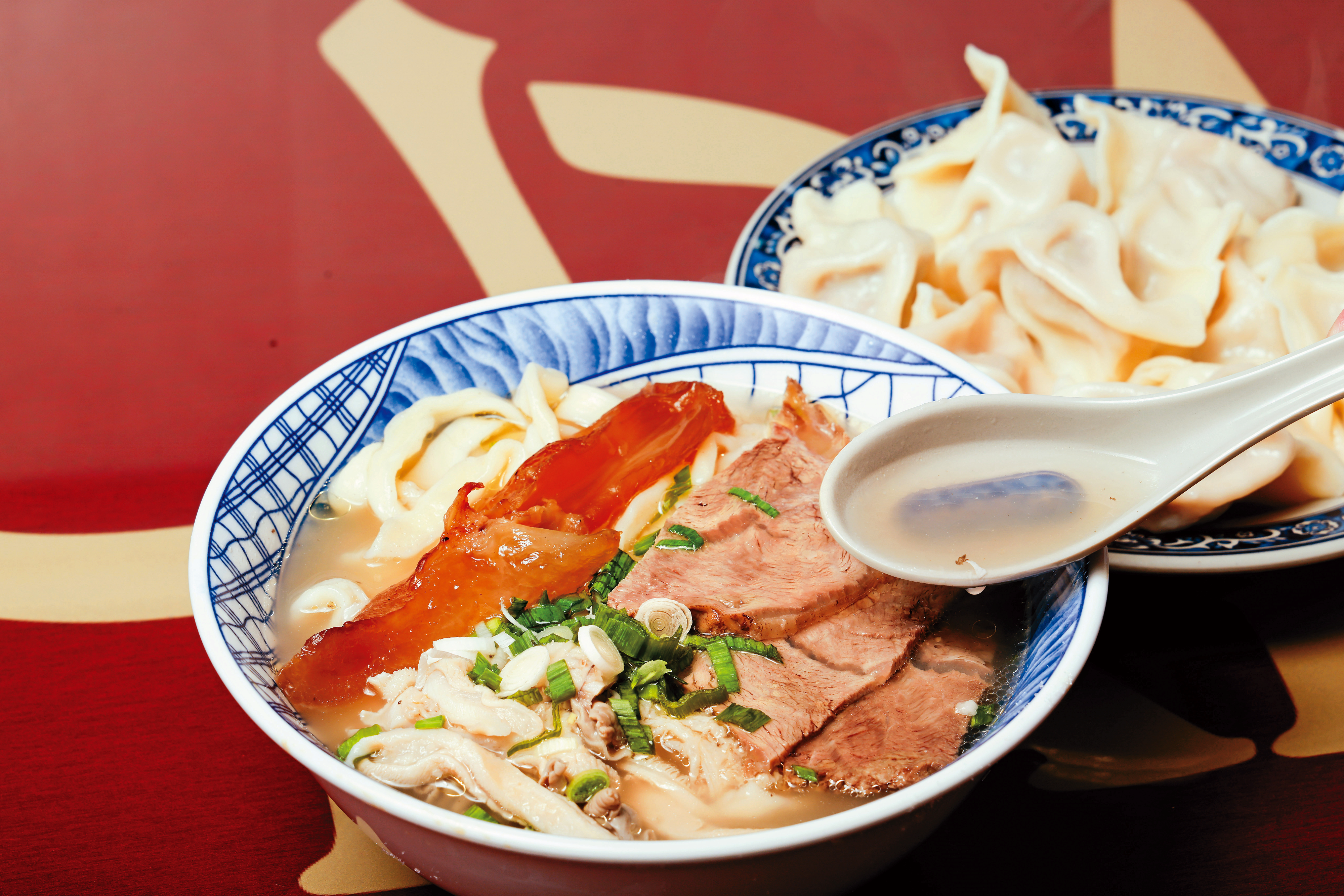 3 「清真黄牛肉面馆」的清炖牛肉面是在台北飘香多年的清真美食。