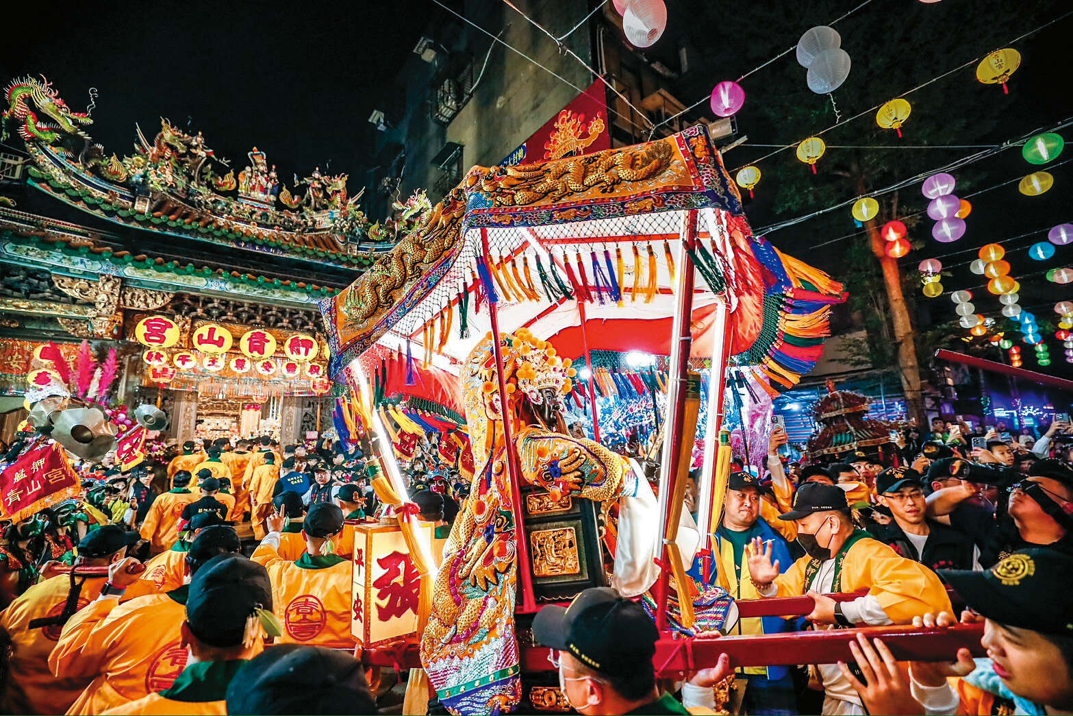 P32-35-写真-5@艋舺青山宫-艋舺青山王暗访,神轿穿梭街巷、祈安驱疫,展现庄头百年信仰能量。