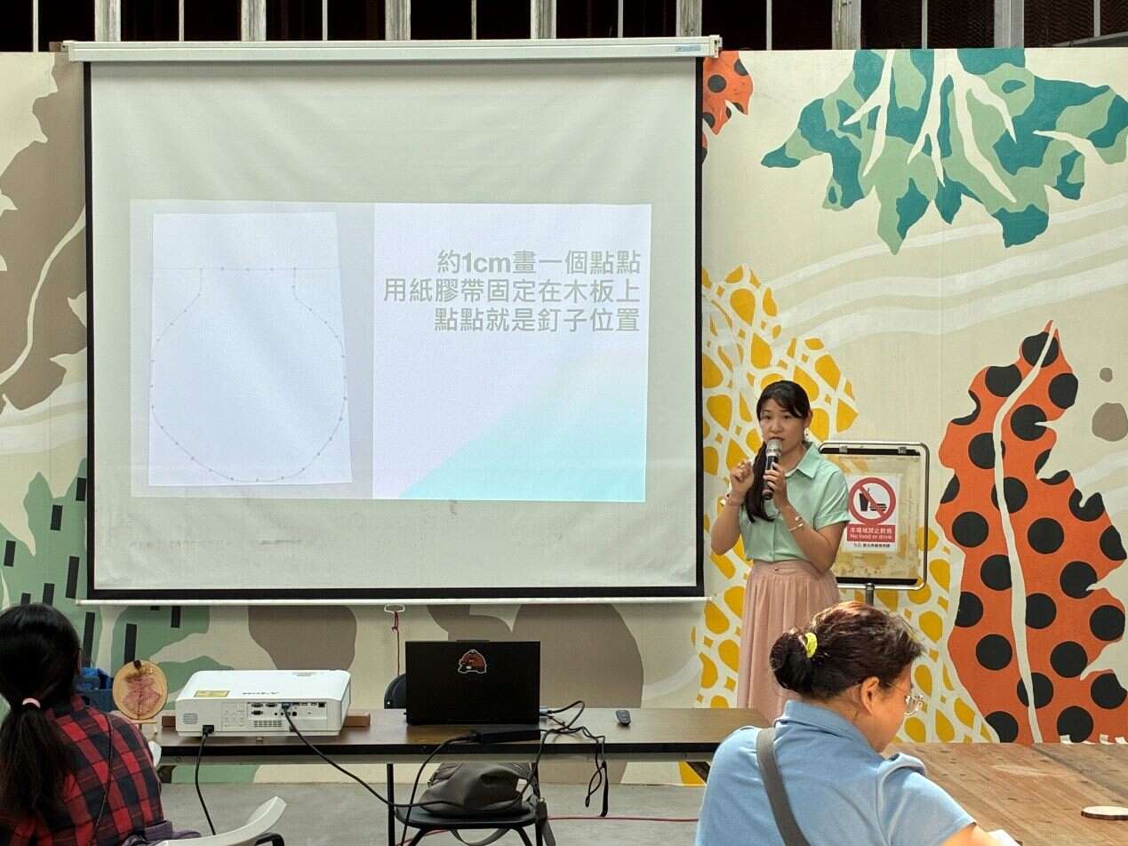 活動由專業講師引導帶大家一同創作。(圖片來源：臺北市政府工務局公園路燈工程管理處)