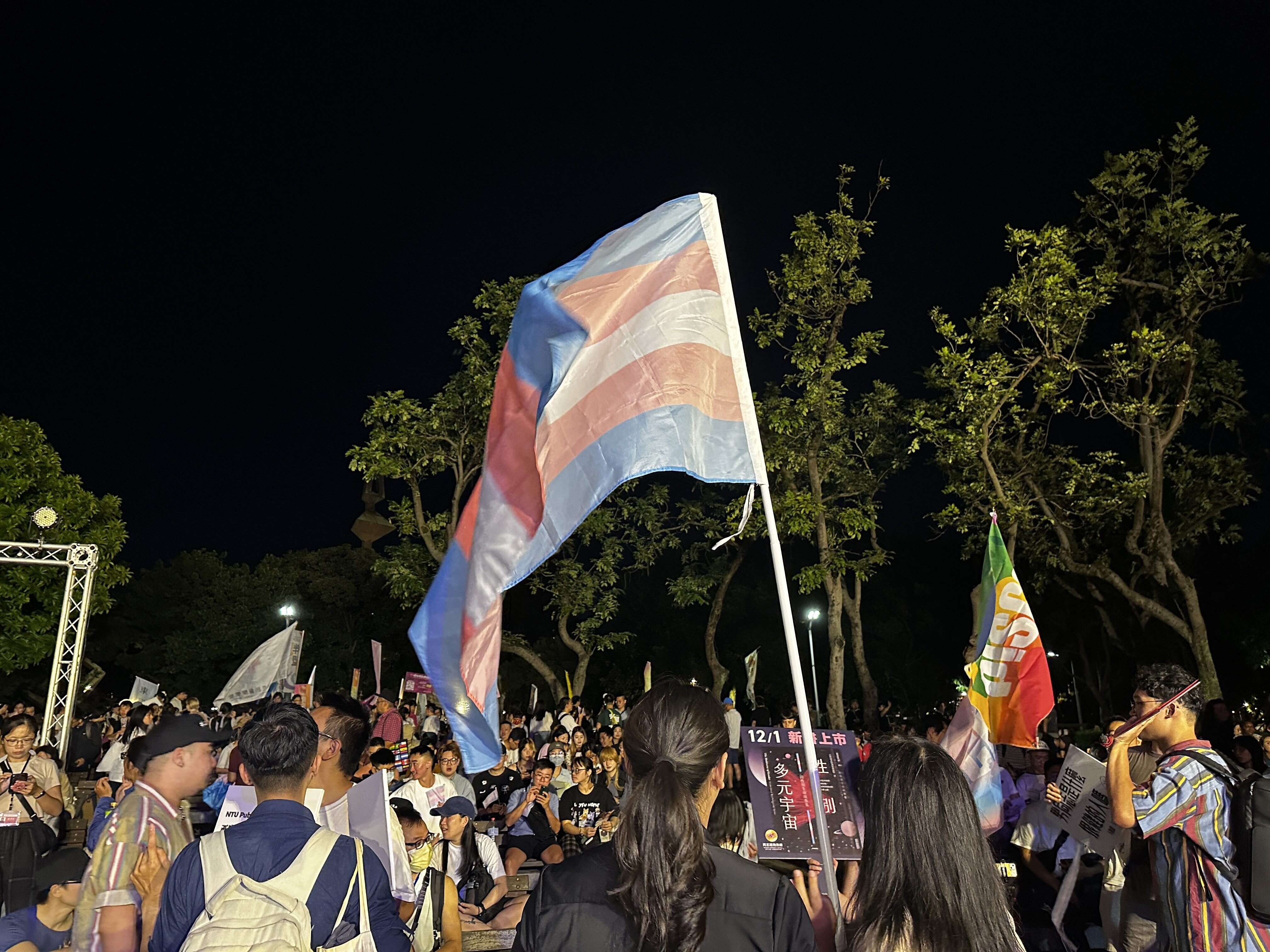 搭乘彩虹观巴游程「狂欢直达车」10月24日场次，即可参与「台湾跨性别游行」(照片为去年活动示意)(图片来源:台北市政府观光传播局)
