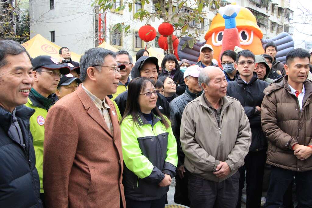 图5柯市长莅临与民众一同联欢