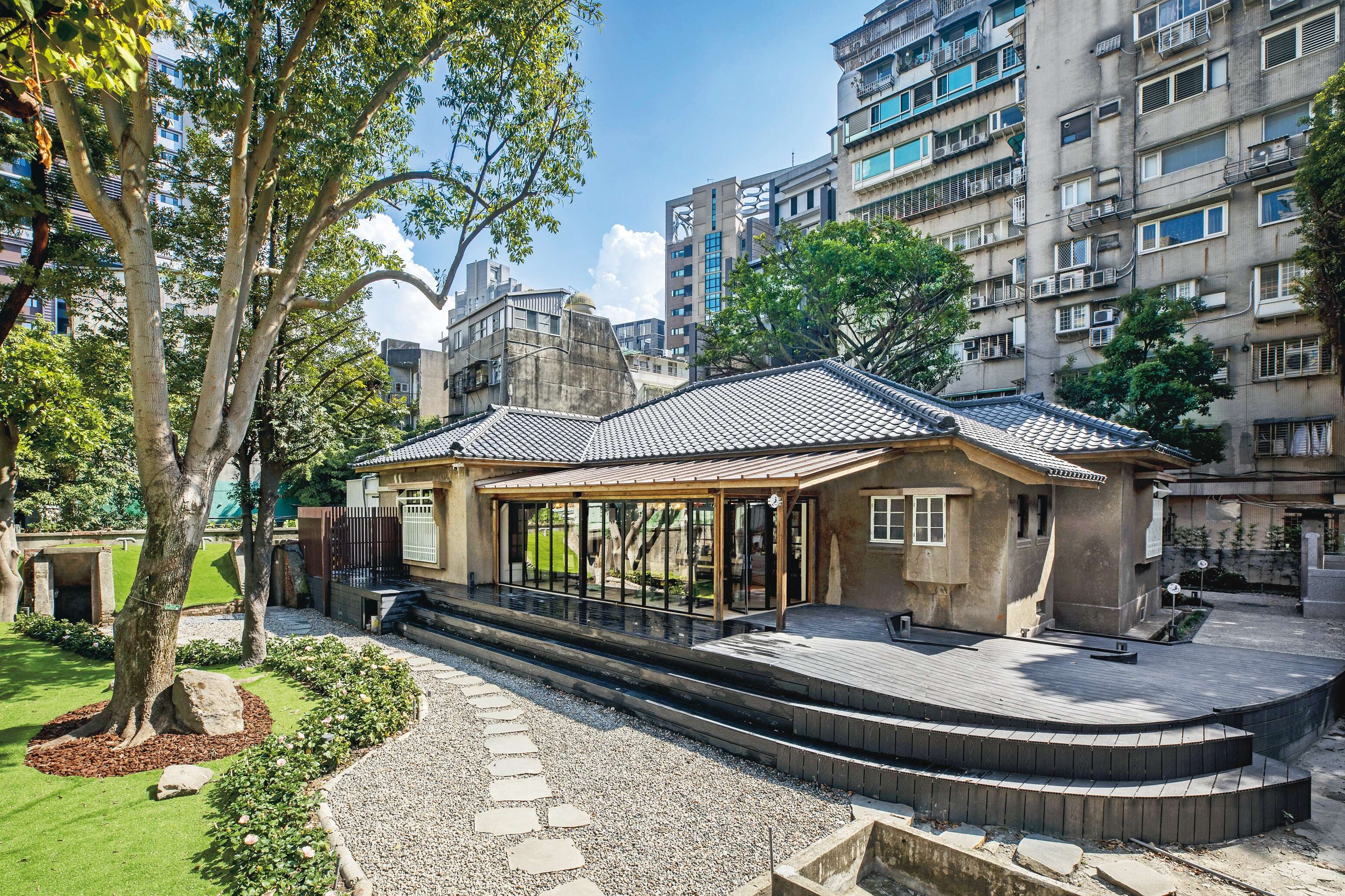 P14-17老屋活化-2 刘青和故居修复後呈现原本和洋折衷的建筑样貌。