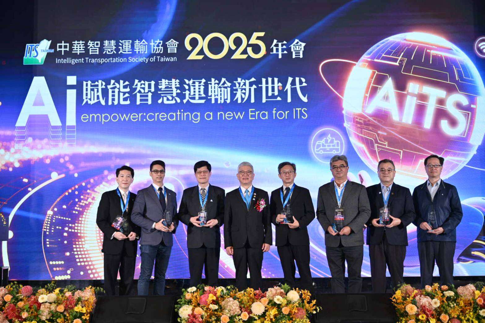 智慧运输应用奖获奖者合影(图片来源：台北大众捷运股份有限公司)