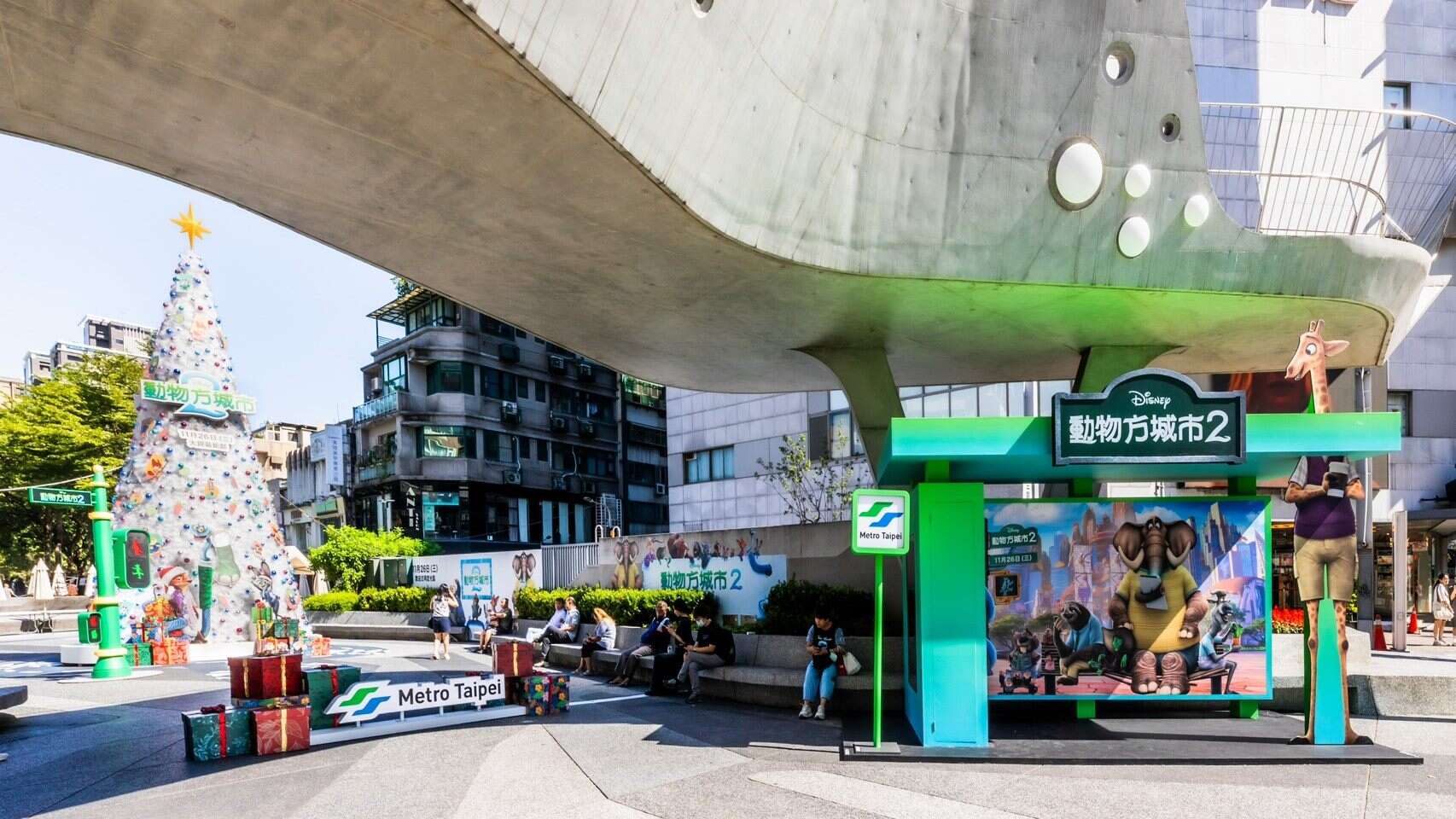 新中山圣诞树华丽登场（图片来源：台北大众捷运股份有限公司）