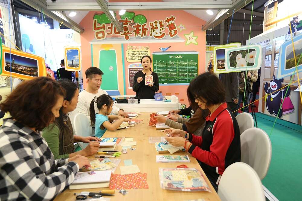 台北喜新恋旧DIY专区，让民众亲身体验手作的乐趣。