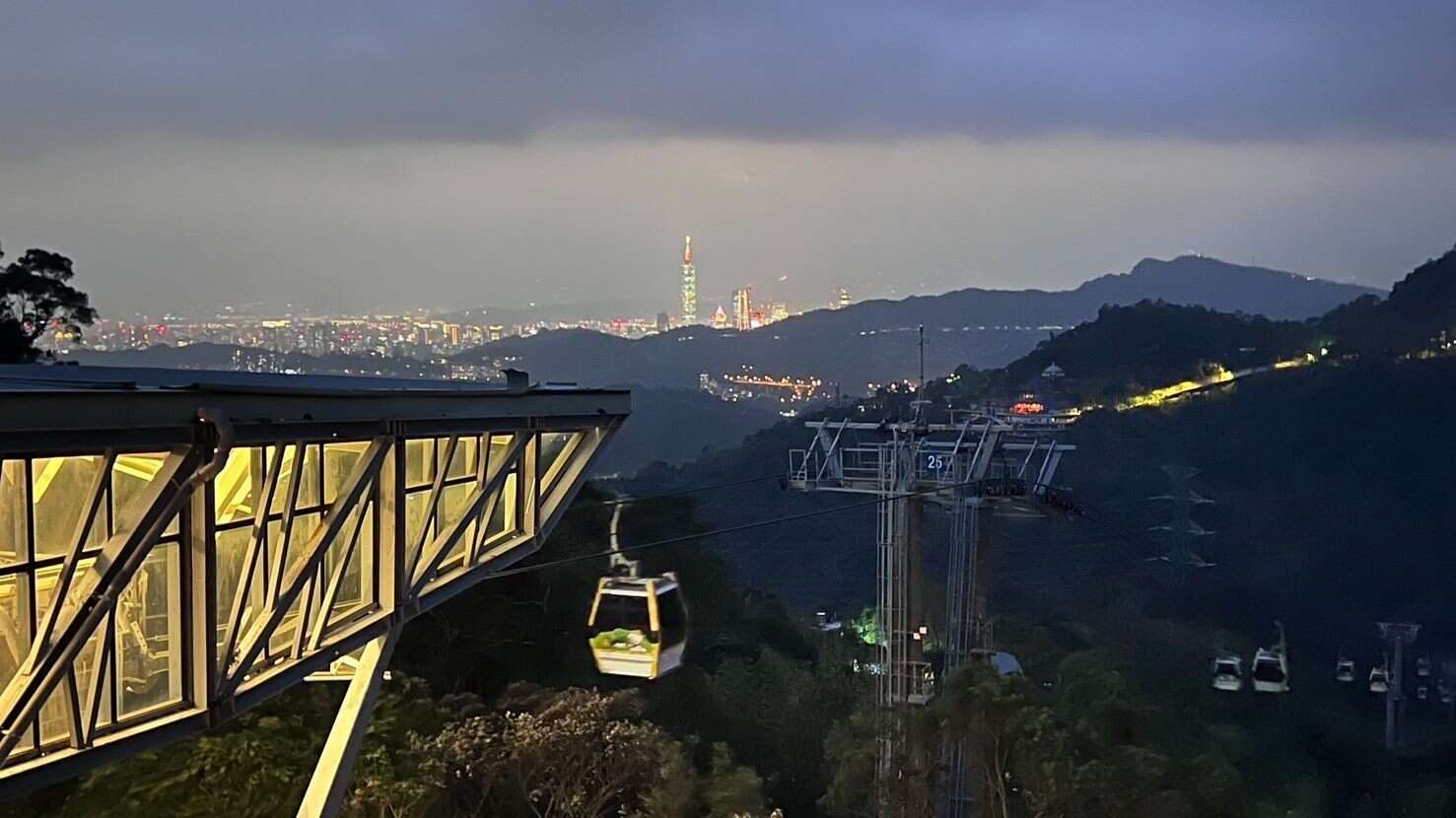 搭乘星光车厢，俯瞰101跨年烟火的绝美夜景。（图片来源：台北大众捷运股份有限公司）