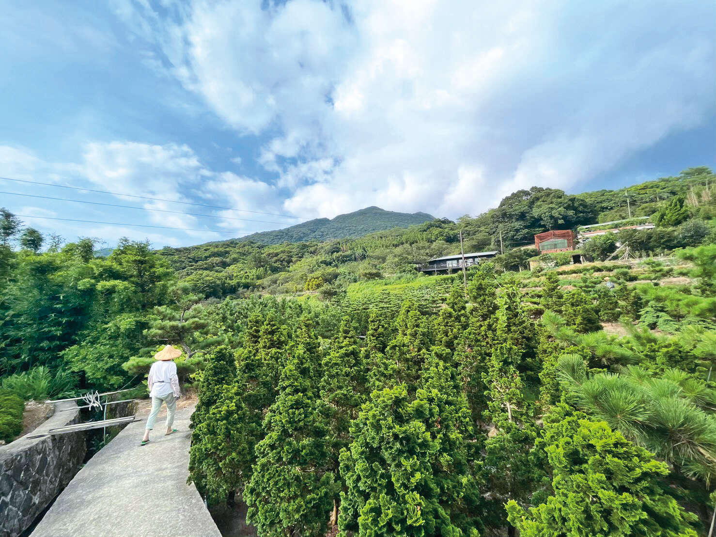 P14-17自然漫游－3沿着湖山秘境漫步，可见在地农家风光。（图／Voyage阳明山）