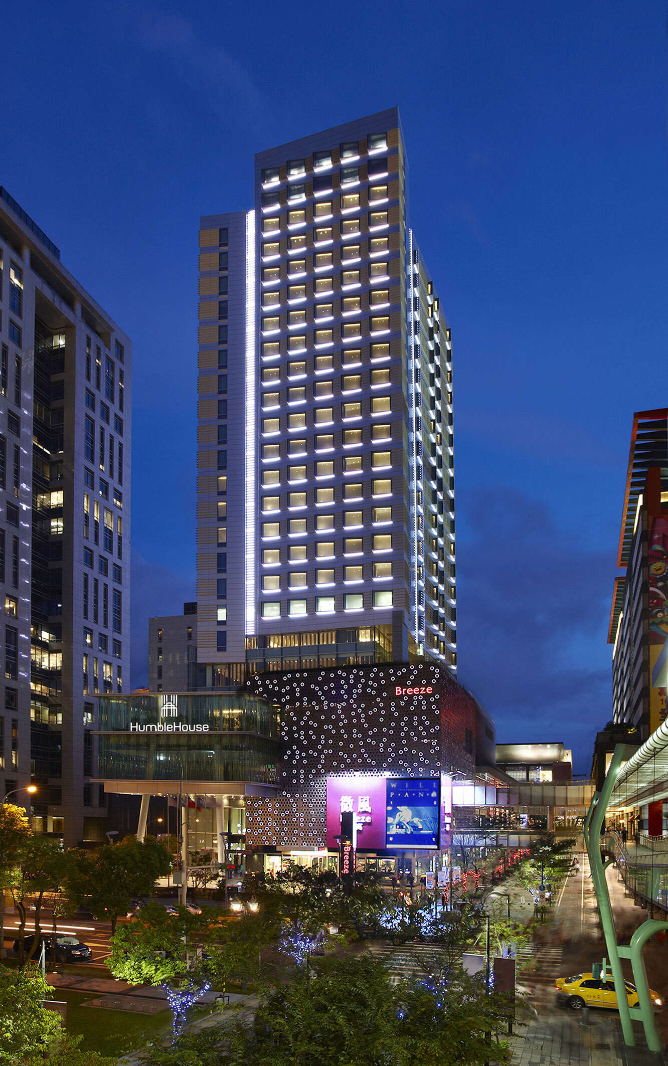 飯店外觀夜景。(台北艾麗酒店提供)