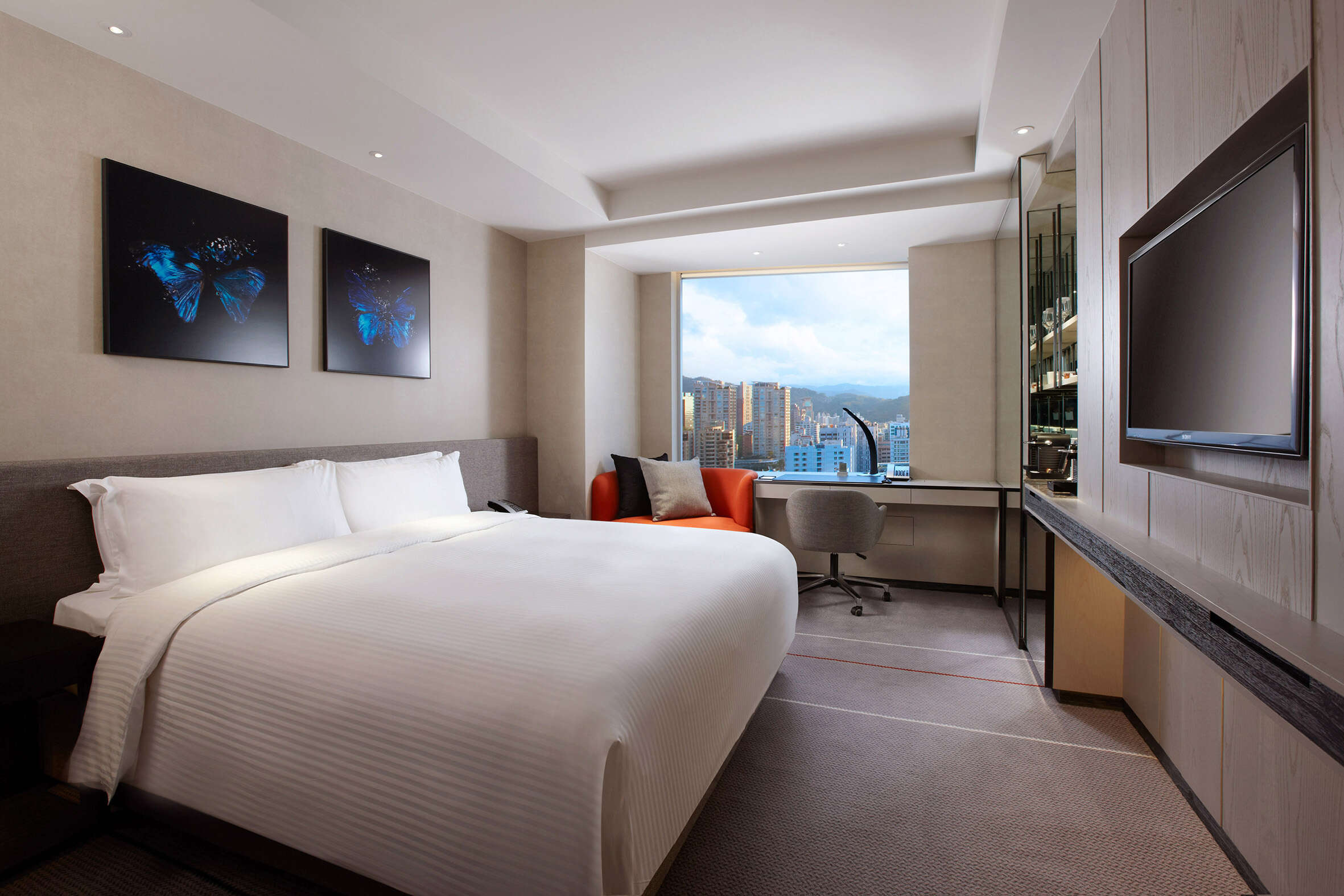 豪華客房一大床 DELUXE ROOM KING。(台北艾麗酒店提供)